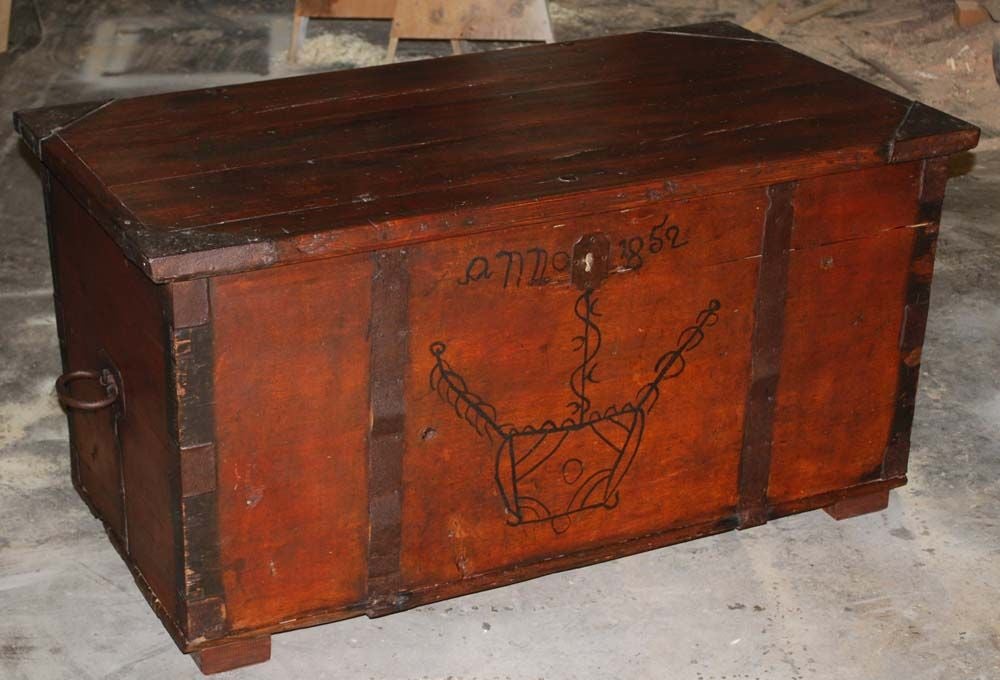 Hope Chest, could be used as coffee table (could be 22