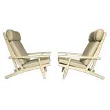 Pair of GE 375 tan paddle arm lounge chairs by Hans Wegner