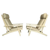 Pair of GE 375 tan paddle arm lounge chairs by Hans Wegner