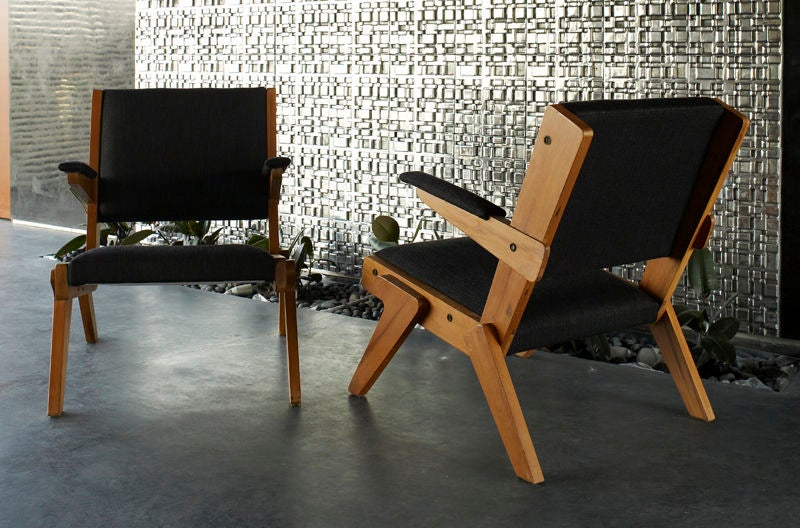 Pair of lounge chairs by Lina Bo Bardi 4