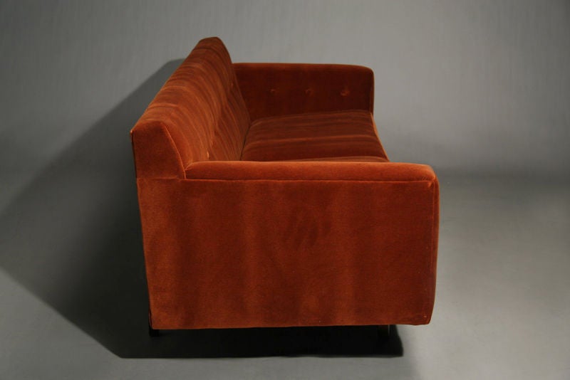 Mahogany sofa by Dunbar / COM only In Excellent Condition For Sale In West Hollywood, CA