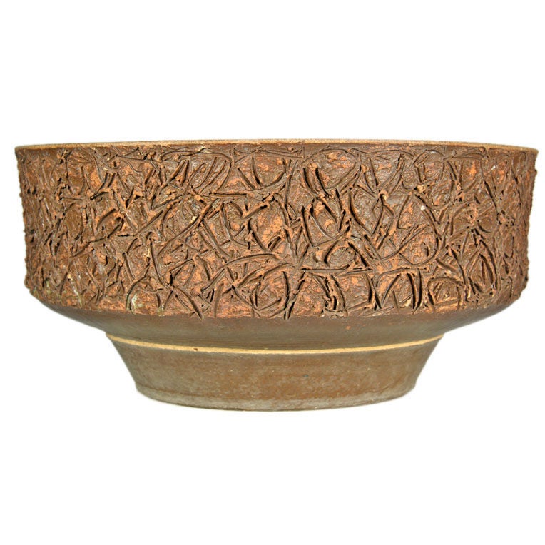 Stoneware ceramic planter by Raul Coronel