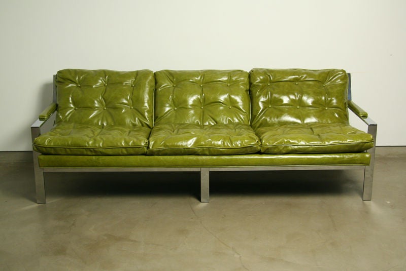 A flatbar chrome and leather sofa by Milo Baughman In Excellent Condition In Hollywood, CA