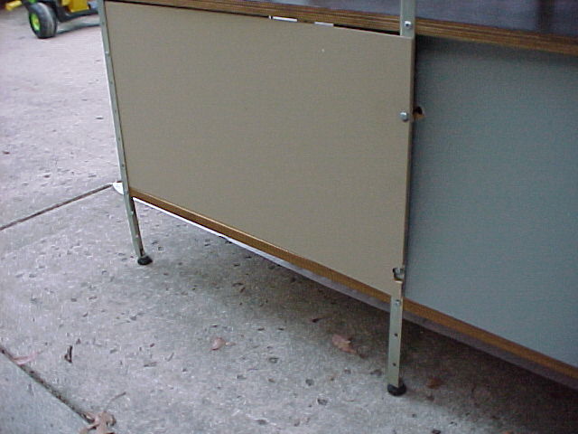 Plywood Eames ESU 220-C Cabinet with bubble laminated doors