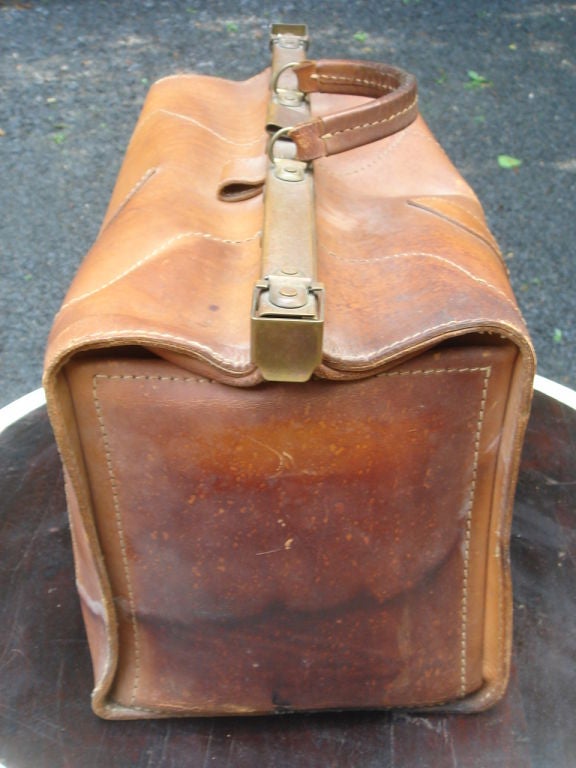 A Late Victorian Gladstone Bag 1