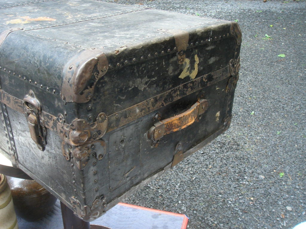 steamer trunk identification