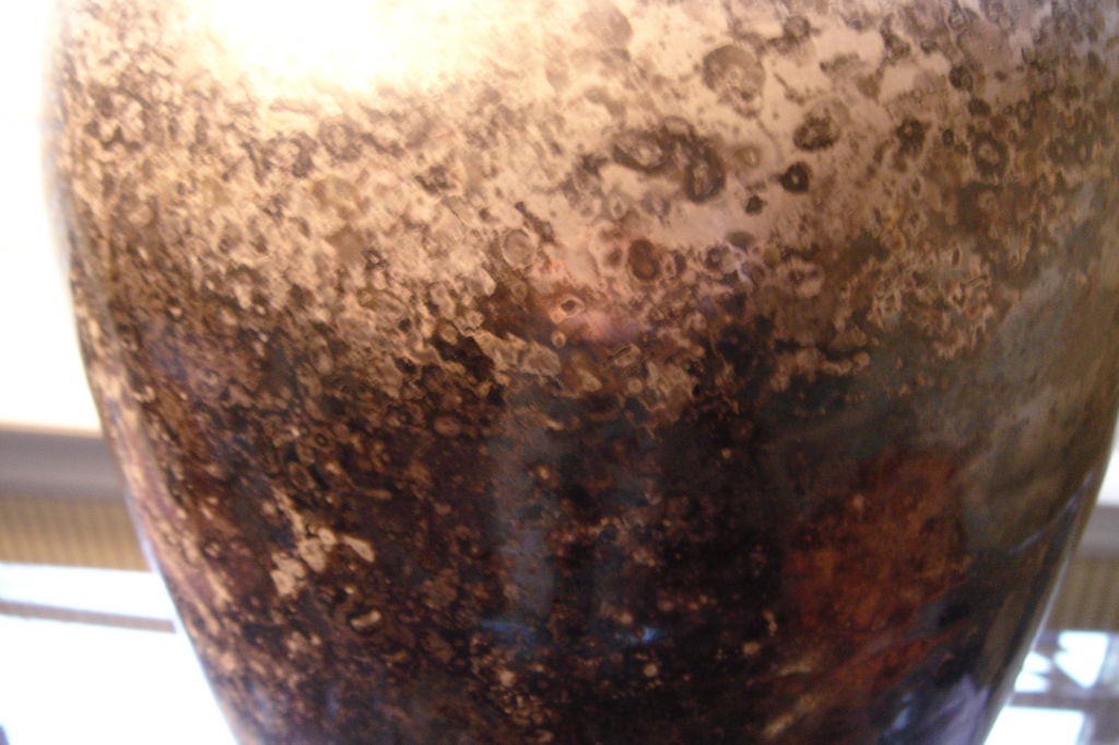 20ième siècle Vase en argent martelé Art Déco par Christofle en vente