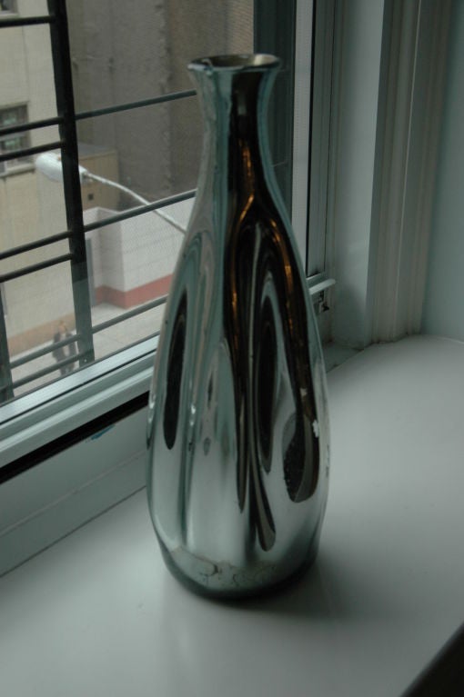Eine Mercury-Vase mit einzigartigen Vertiefungen im mundgeblasenen Glas. Würde einen schönen Sockel für eine Lampe oder beeindruckend mit Blumen machen.