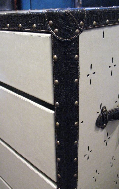 styley steamer trunk bedside table 2