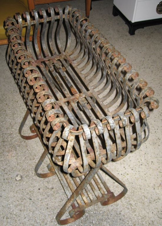 Early 20th century French plant stand, designed for a terrace or balcony, designed as a series of repetitive 