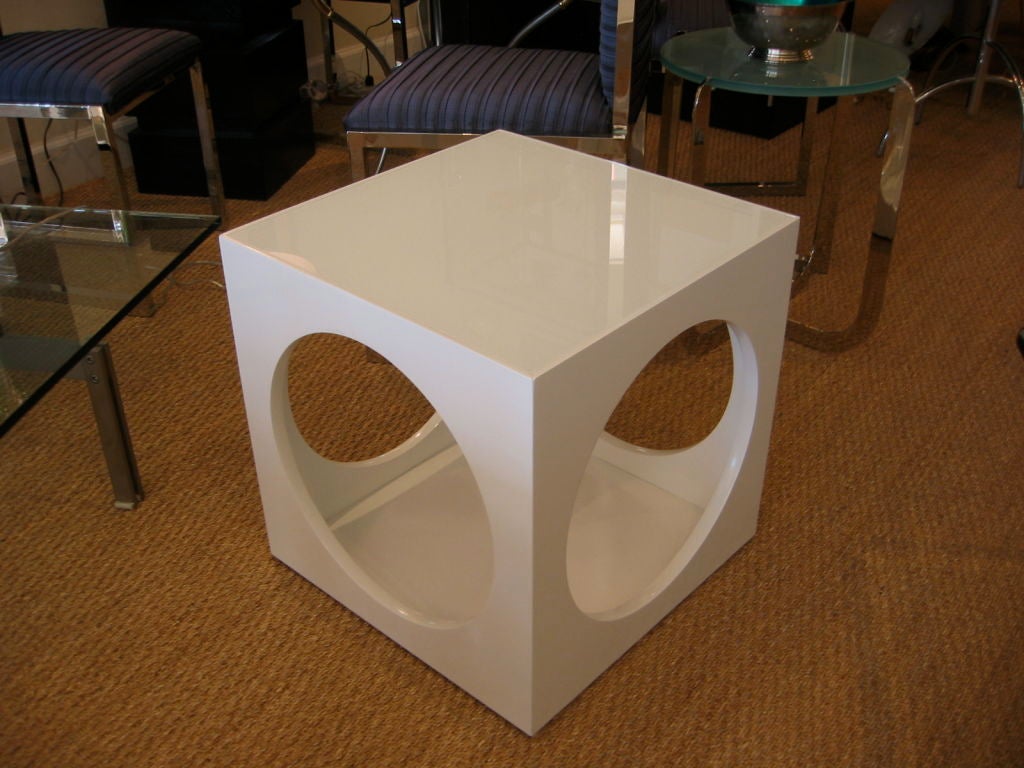 Pair of high gloss white lacquered cube end tables with large cut out circles on four sides. Custom starlite glass tops enhance the overall appearance of these tables. Can float in a room--finished on four sides.