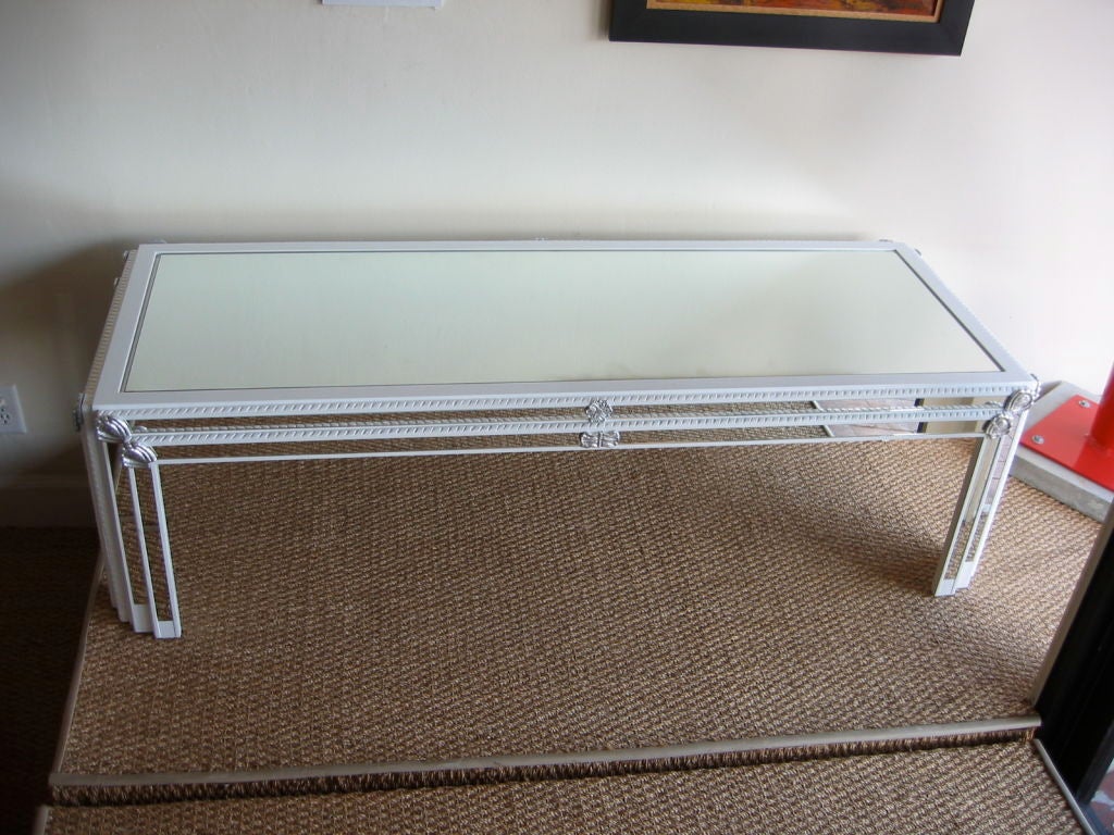 White Lacquer and Mirror Cocktail Table In Good Condition For Sale In North Miami, FL