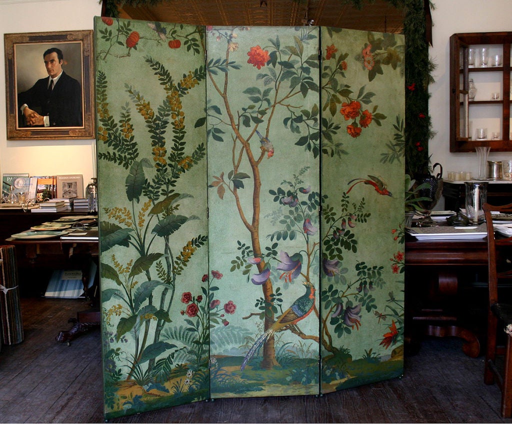 Exquisiter Paravent mit der Tapete Decor Chinois von Zuber:: entworfen 1832 von Ehrman & Zipelus. Kann als Paravent verwendet oder als Deko-Objekt an die Wand gehängt werden. Handgedruckt mit den handgeschnitzten Original-Birnenholzstöcken von 1832.