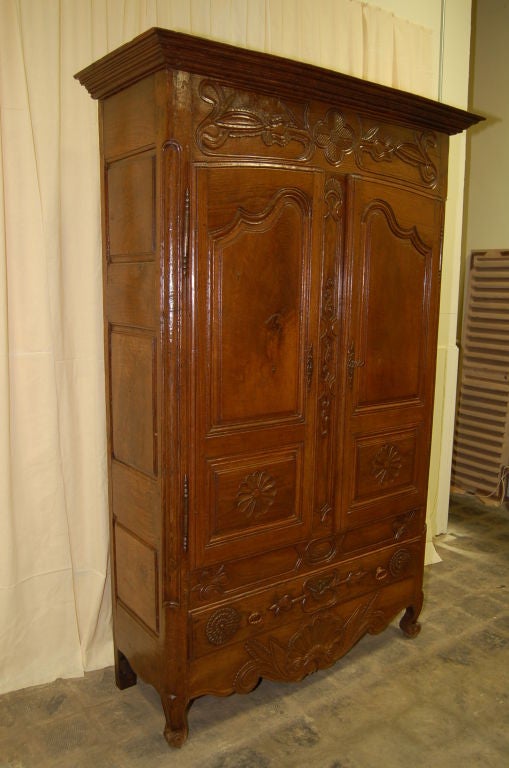 18th century French oak armoire great carvings
Measure: 61'' W (53'' W without bonnet) x 20'' D x 91'' H
cabinet, wardrobe.