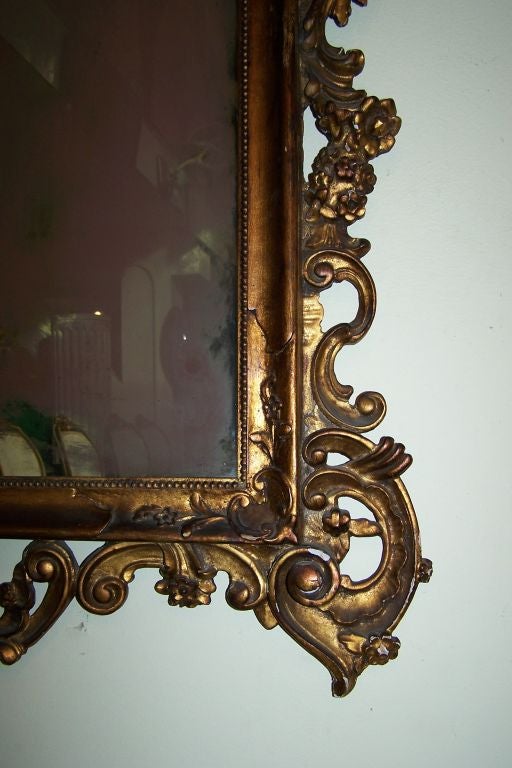 19. Jahrhundert Italienischer Rokoko-Spiegel aus vergoldetem Holz im Zustand „Gut“ im Angebot in San Francisco, CA