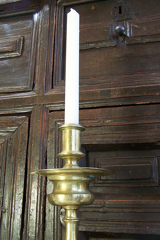 Calco Candelieri continentali in ottone del XVIII secolo in vendita
