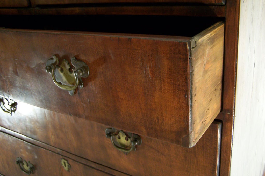 English George I Walnut Chest of Drawers, 18th Century For Sale 1