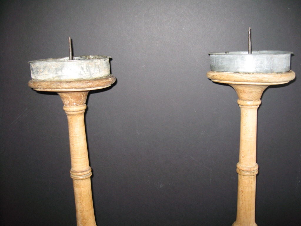 Coppia di candelabri italiani.