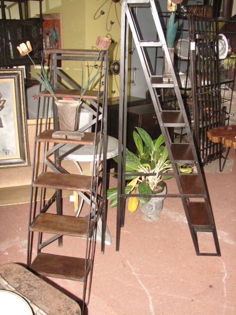 Steel and wood plank library steps In Excellent Condition In Pound Ridge, NY