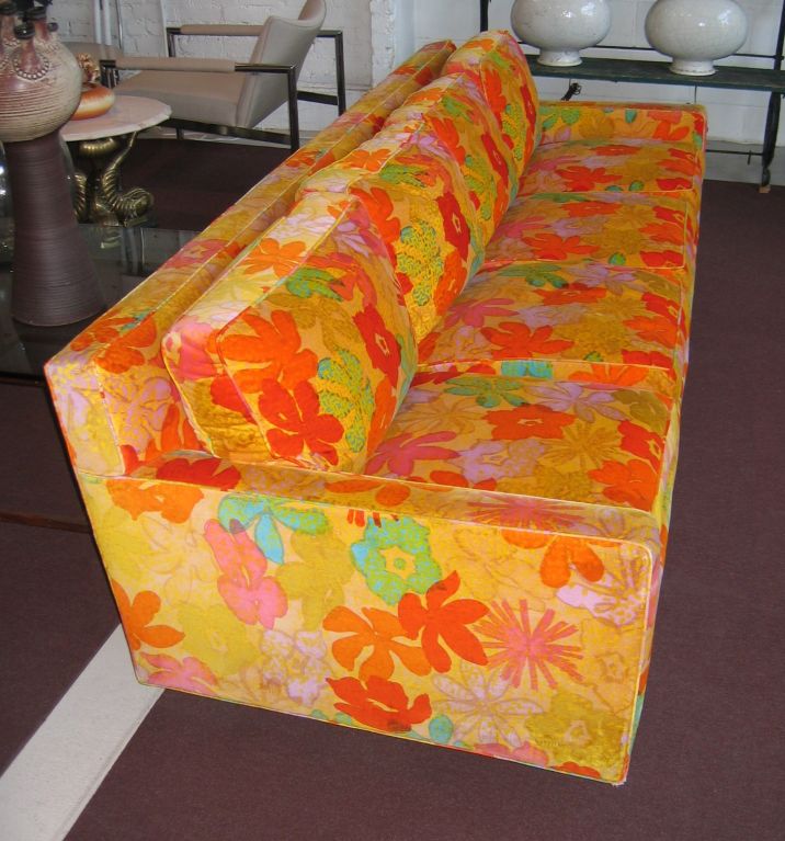 Sofa in Larsen "Midsummer Velvet"