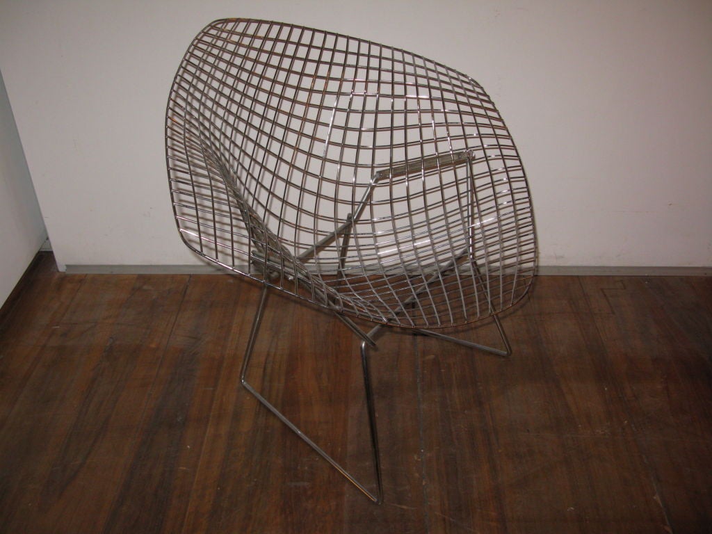 Pair of the well known Diamond chair designed by Harry Bertoia for Knoll in welded chromed steel rods.
