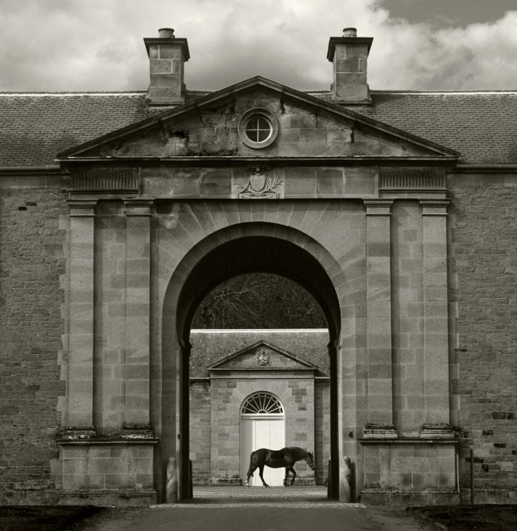 Manderston, Portal und Yard der Ställe, William Curtis Rolf