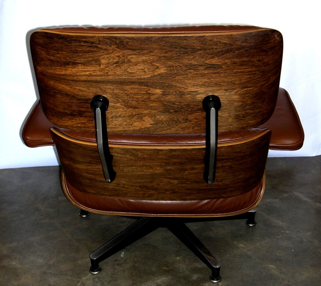 XX secolo Raro esemplare originale di Eames 670 e 671 in legno di palissandro e pelle di Siena bruciata