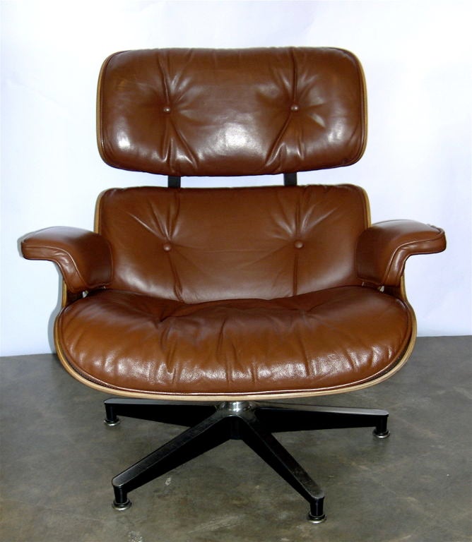 Palissandro Raro esemplare originale di Eames 670 e 671 in legno di palissandro e pelle di Siena bruciata