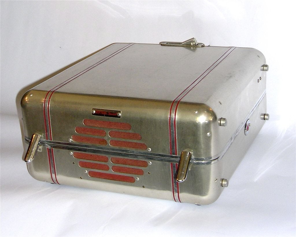 The RCA Special is an incredible icon of modern American Design. It debuted at the 1939 New York World's Fair in the RCA Building. This is one of the finest examples of an original case we've ever seen. It is in the collection of several museums,
