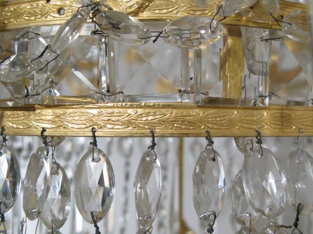 Spanish Crystal and Gilded Brass Chandelier For Sale 1