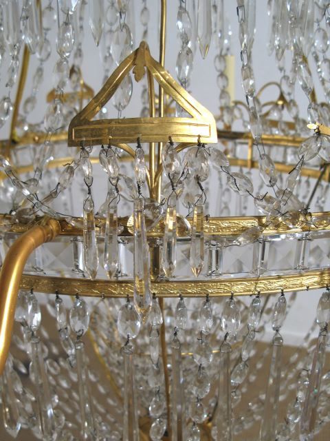Spanish Crystal and Gilded Brass Chandelier For Sale 5