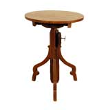 Sculptor
s adjustable workshop table