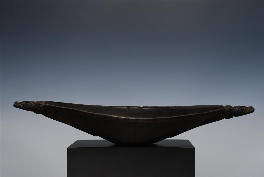 Old sculptural Oceanic wood bowl
