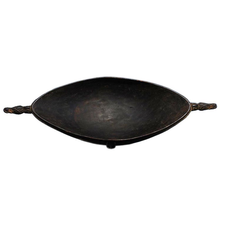 Old sculptural Oceanic wood bowl
