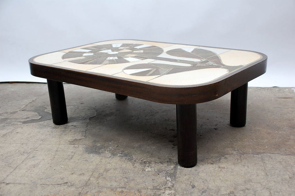 Mid-Century Modern Table à cocktail en céramique signée 