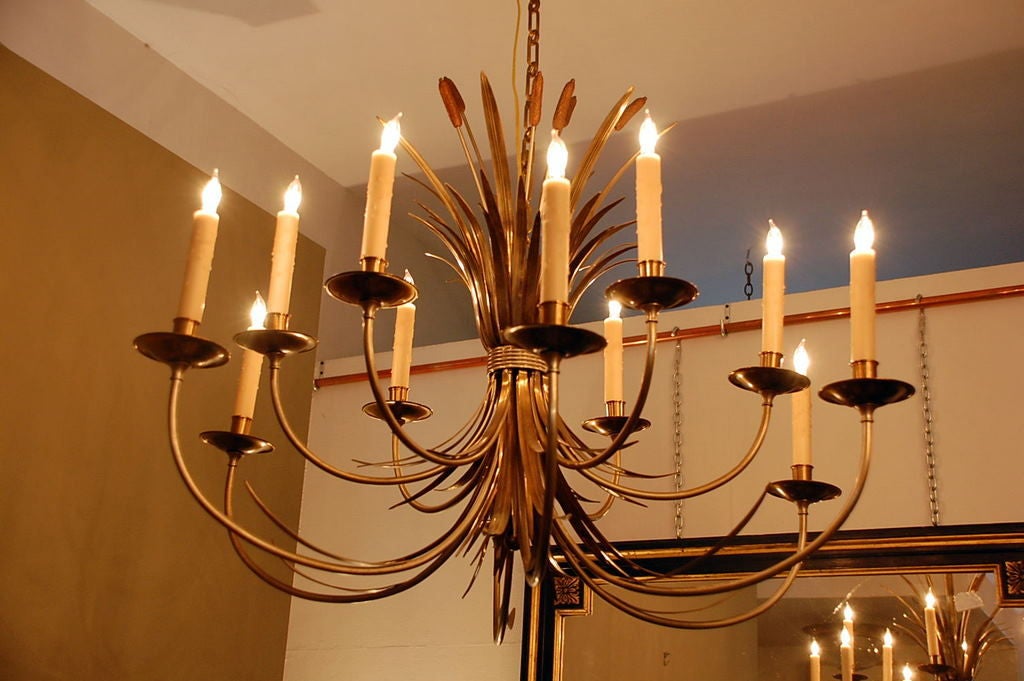 Neoclassico Grande lampadario francese degli anni '60 di Maison Charles, Paris in vendita