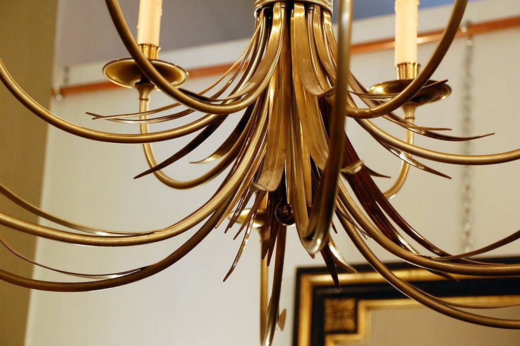 Dorato Grande lampadario francese degli anni '60 di Maison Charles, Paris in vendita