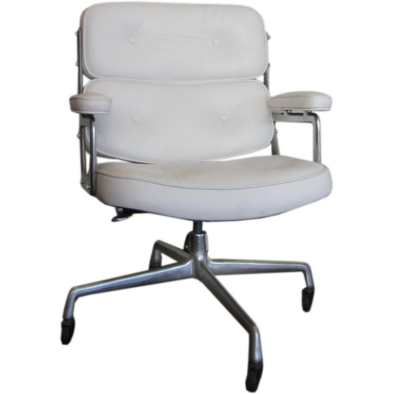 EXECUTIVE CHAIR BY CHARLES AND RAY EAMS