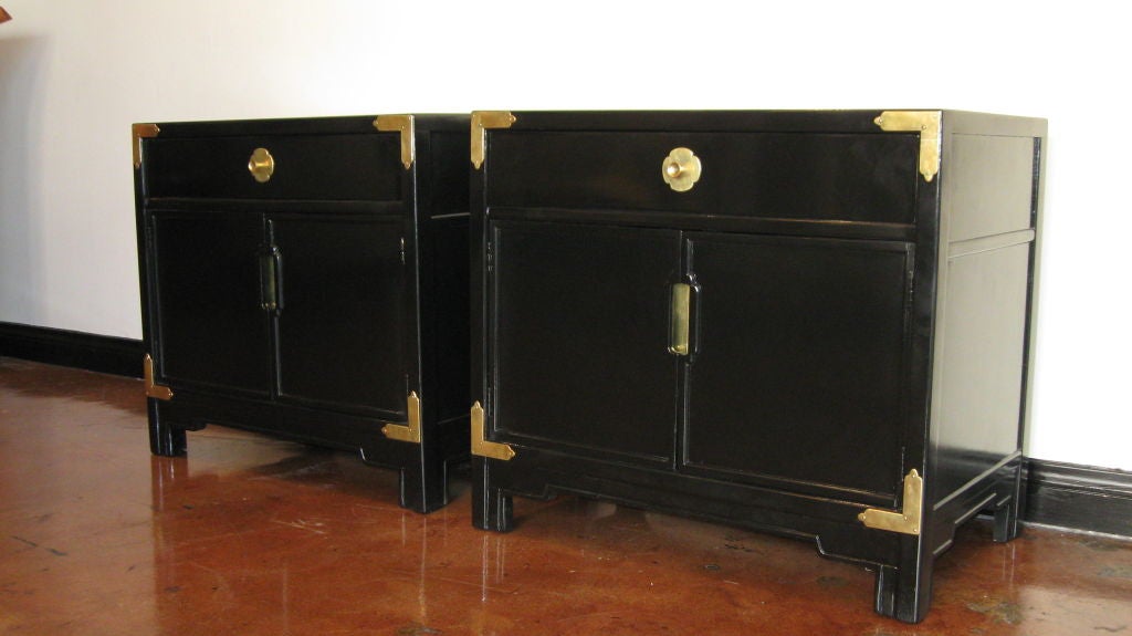 PAIR OF CHINESE MODERN NIGHT STANDS