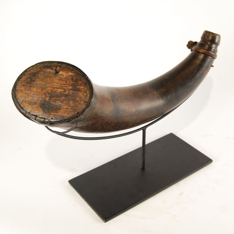 Tibetan Powder Horn In Excellent Condition In Chicago, IL