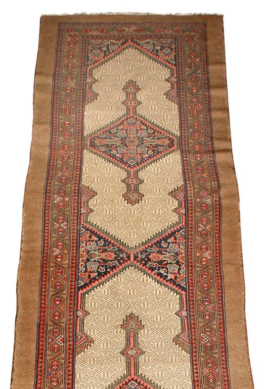 This is a very nice Serab runner with a very graphic design.  It has a graphic geometric design in  beige on an  ivory field.<br />
The measurements are 41