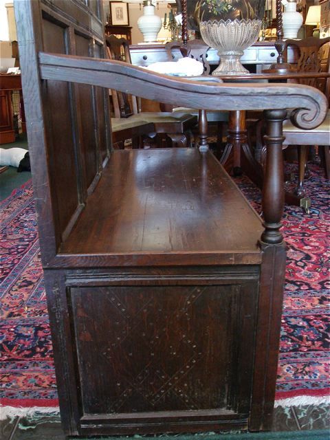 Six-panel-back Oak Settle In Excellent Condition In Hinsdale, IL