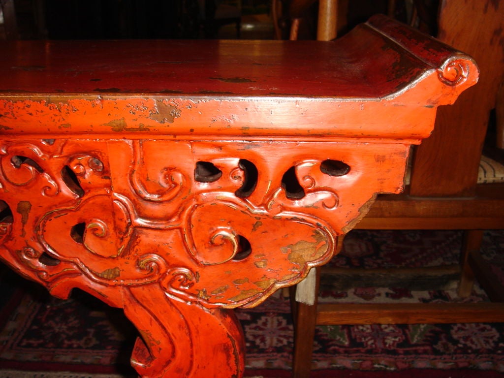 Petit Chinese Atlar Table