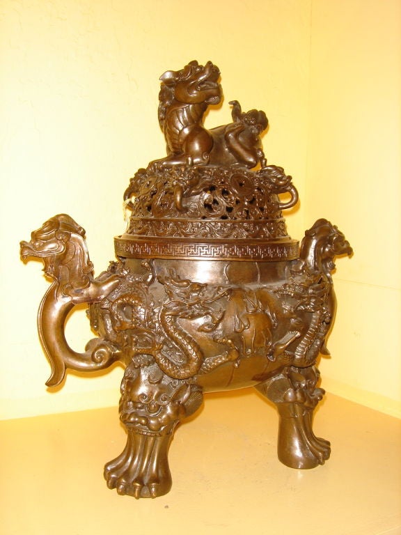 Bronze Incense Burner with lid lion dog to the topo of the lid well designed and very heavy