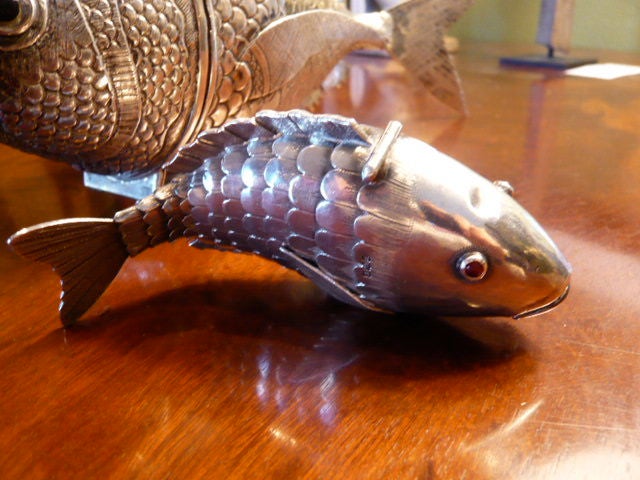 Silver articulated fish