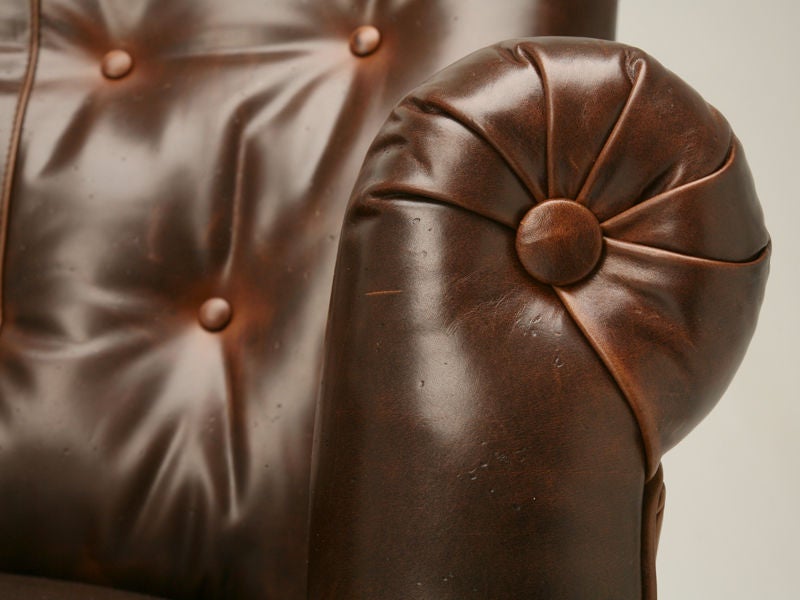 Contemporary Tufted Back Leather Settee