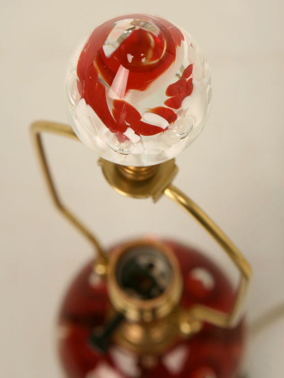 Gorgeous, vintage St. Clair paperweight lamp with its original paper label and matching finial, too. This fine lamp is stunning when lit, the red flowers really glow. Quite simply, fantastic.