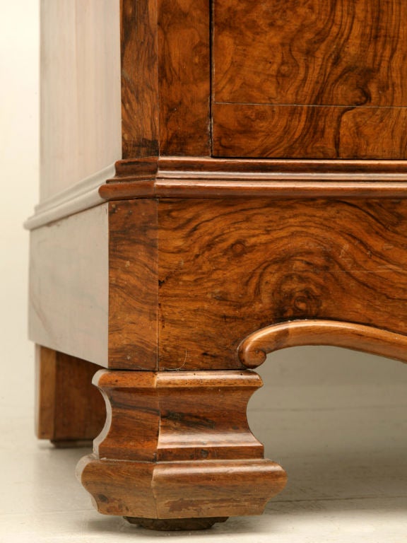 Louis Philippe Bookmatched Burled Walnut Commode, circa 1860 4