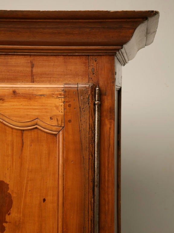 18th Century and Earlier c.1740 French Louis XV Cherry Bonnetiere