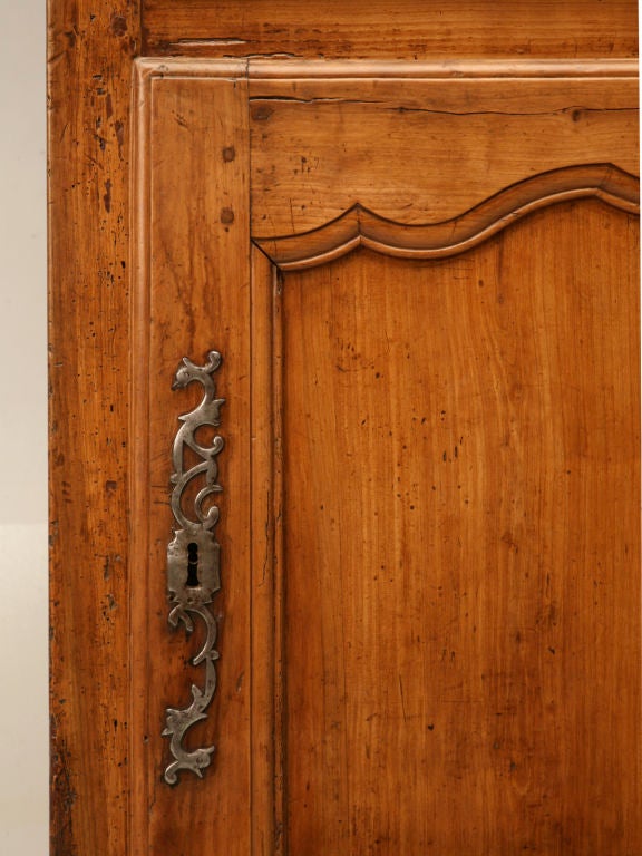 c.1740 French Louis XV Cherry Bonnetiere 4
